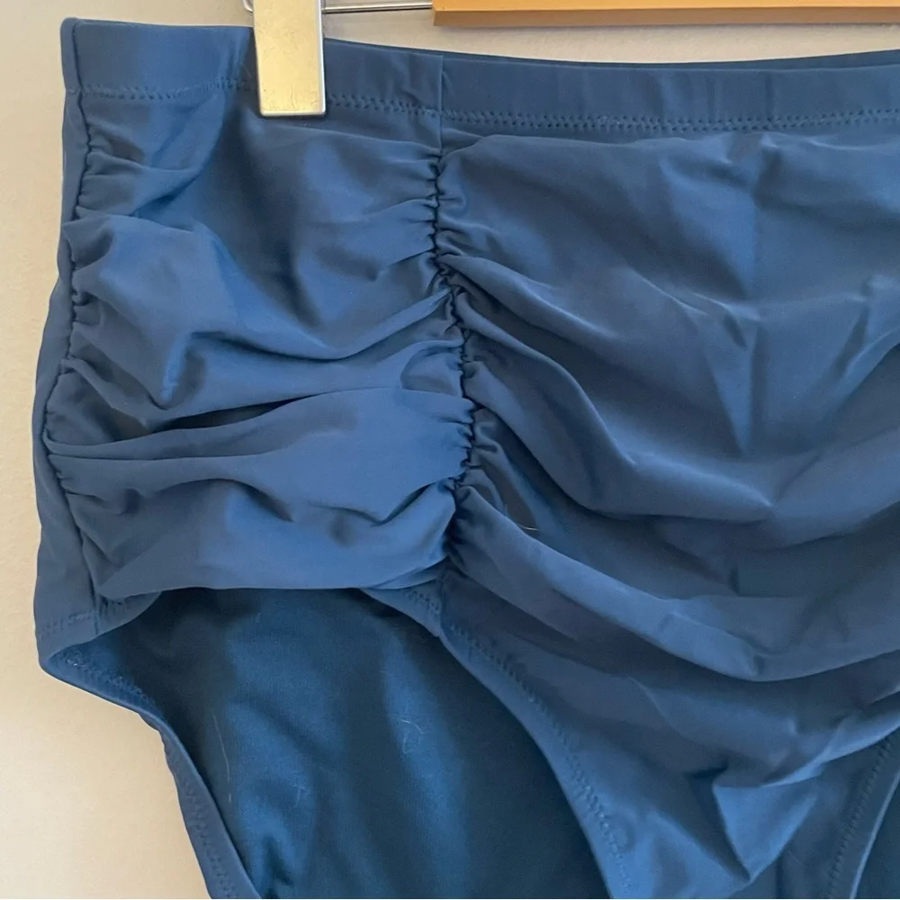 Raisins High-Waisted Ruched Bikini Bottom – Navy Plus Size 20 EUC - Picture 4 of 16